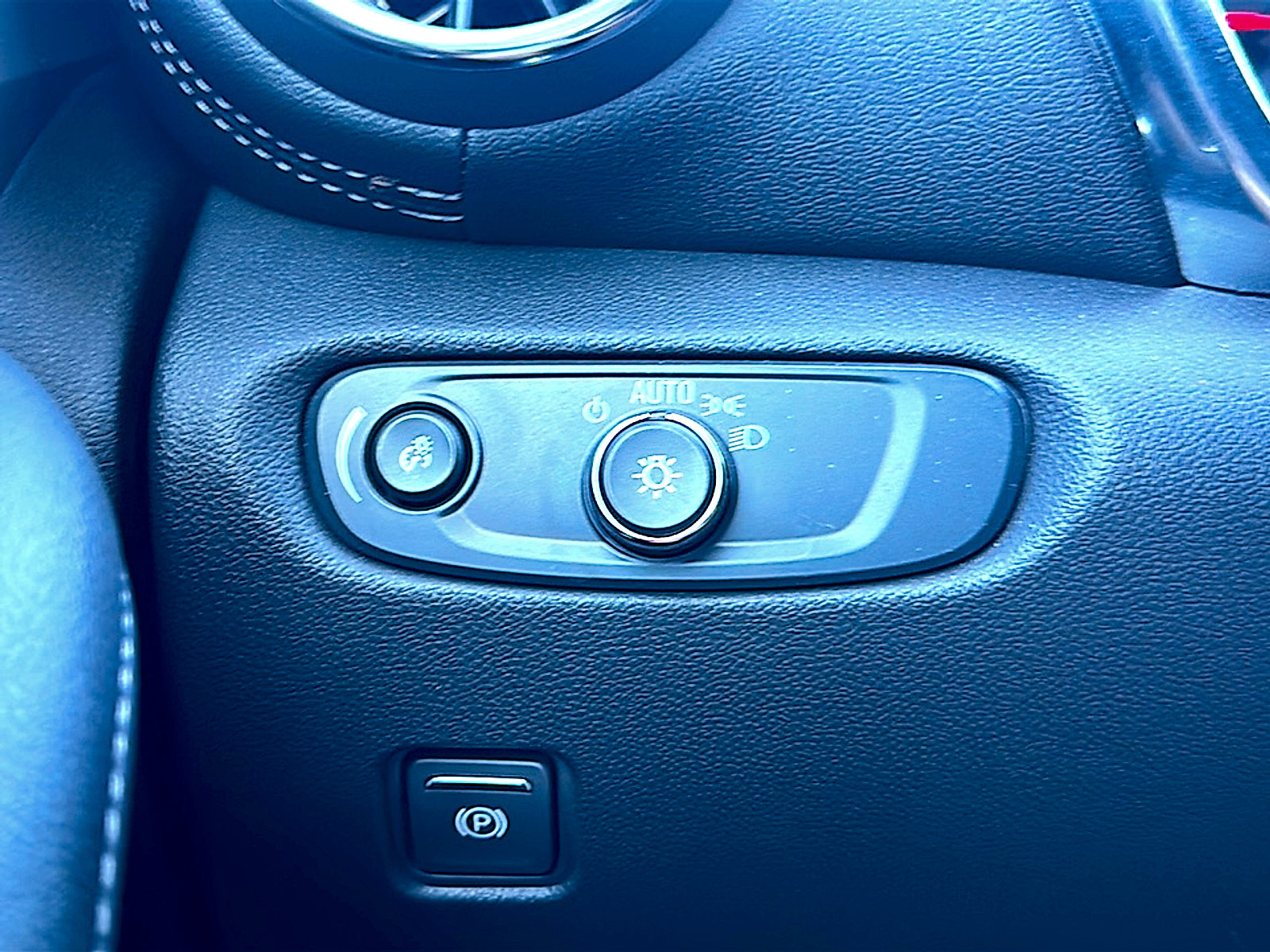 Used 2025 Chevrolet Blazer LT image 35