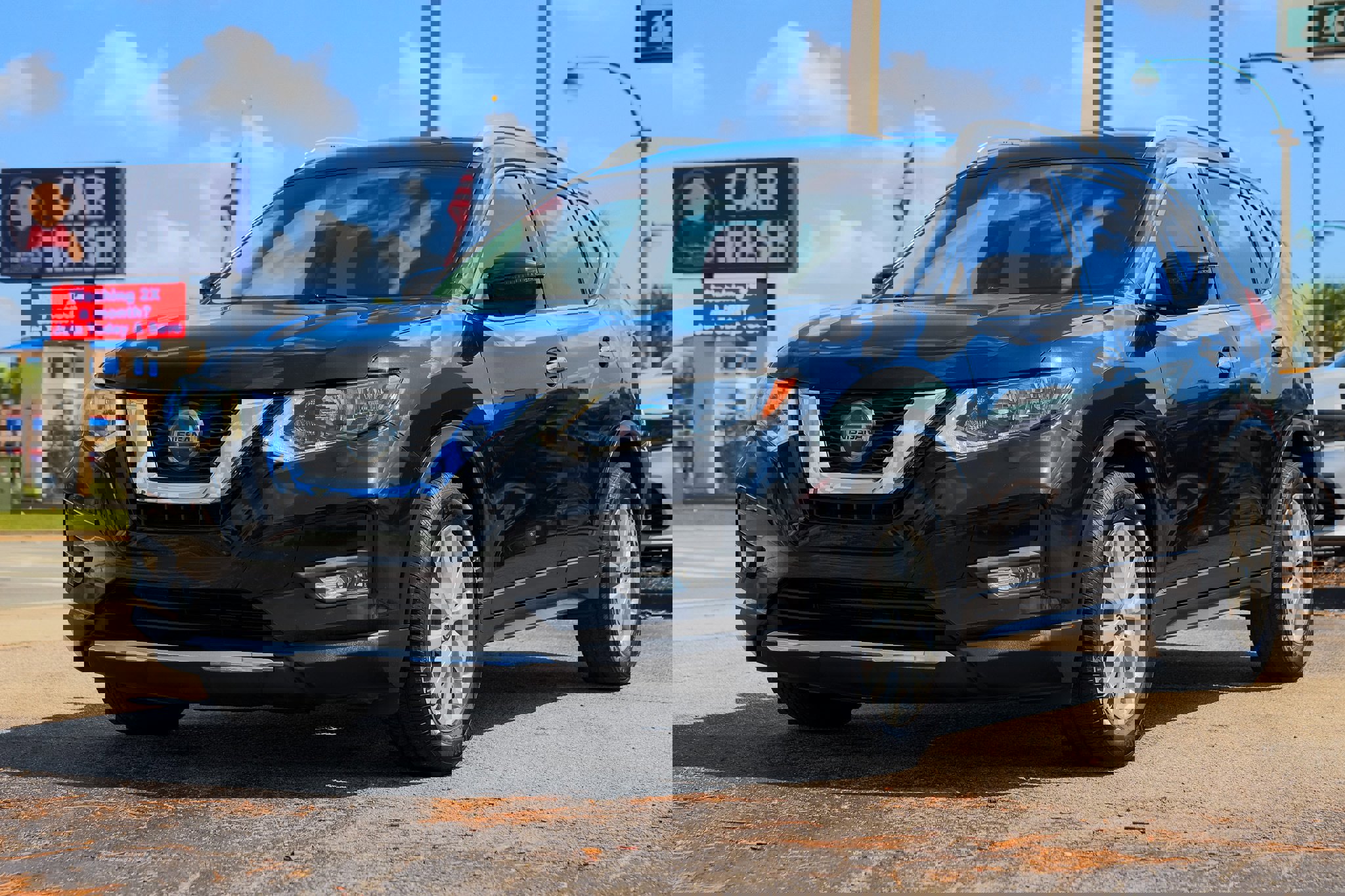 Used 2019 Nissan Rogue SV image 4