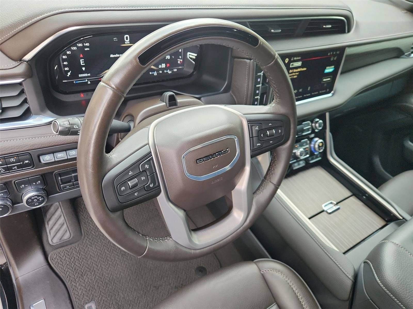 Used 2024 GMC Yukon Denali w/ Advanced Technology Package AWD/4WD image 10