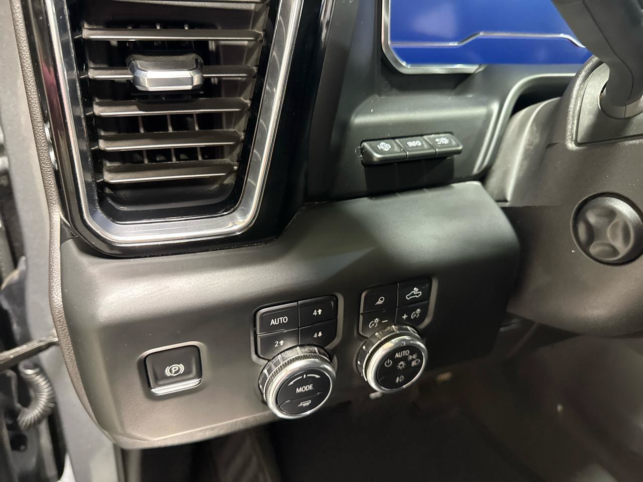 Used 2024 GMC Sierra 1500 Denali w/ Denali Reserve Package AWD/4WD image 19