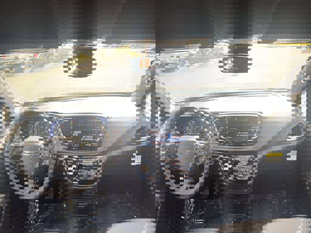 New 2026 Chrysler Pacifica Select w/ S Appearance Package image 15