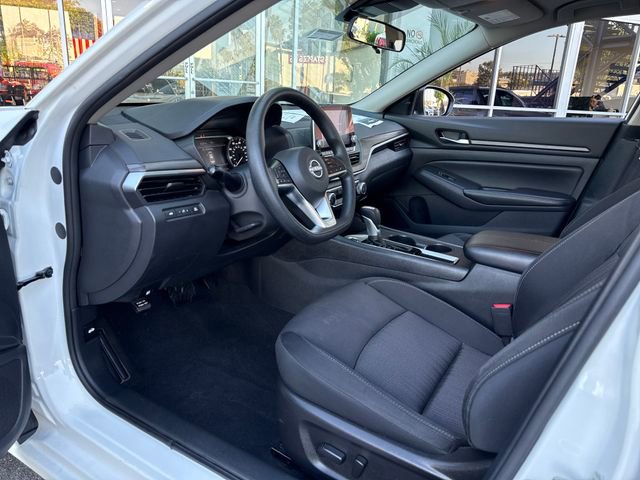 Used 2025 Nissan Altima 2.5 SV FWD image 31