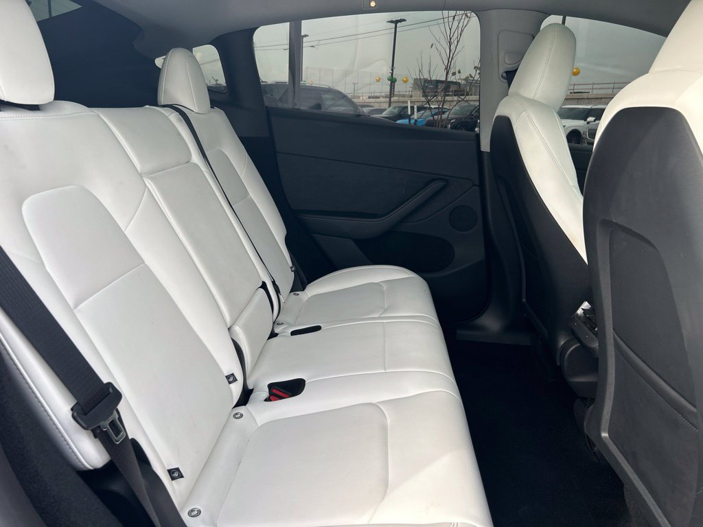 Used 2025 Tesla Model Y Performance AWD/4WD image 31