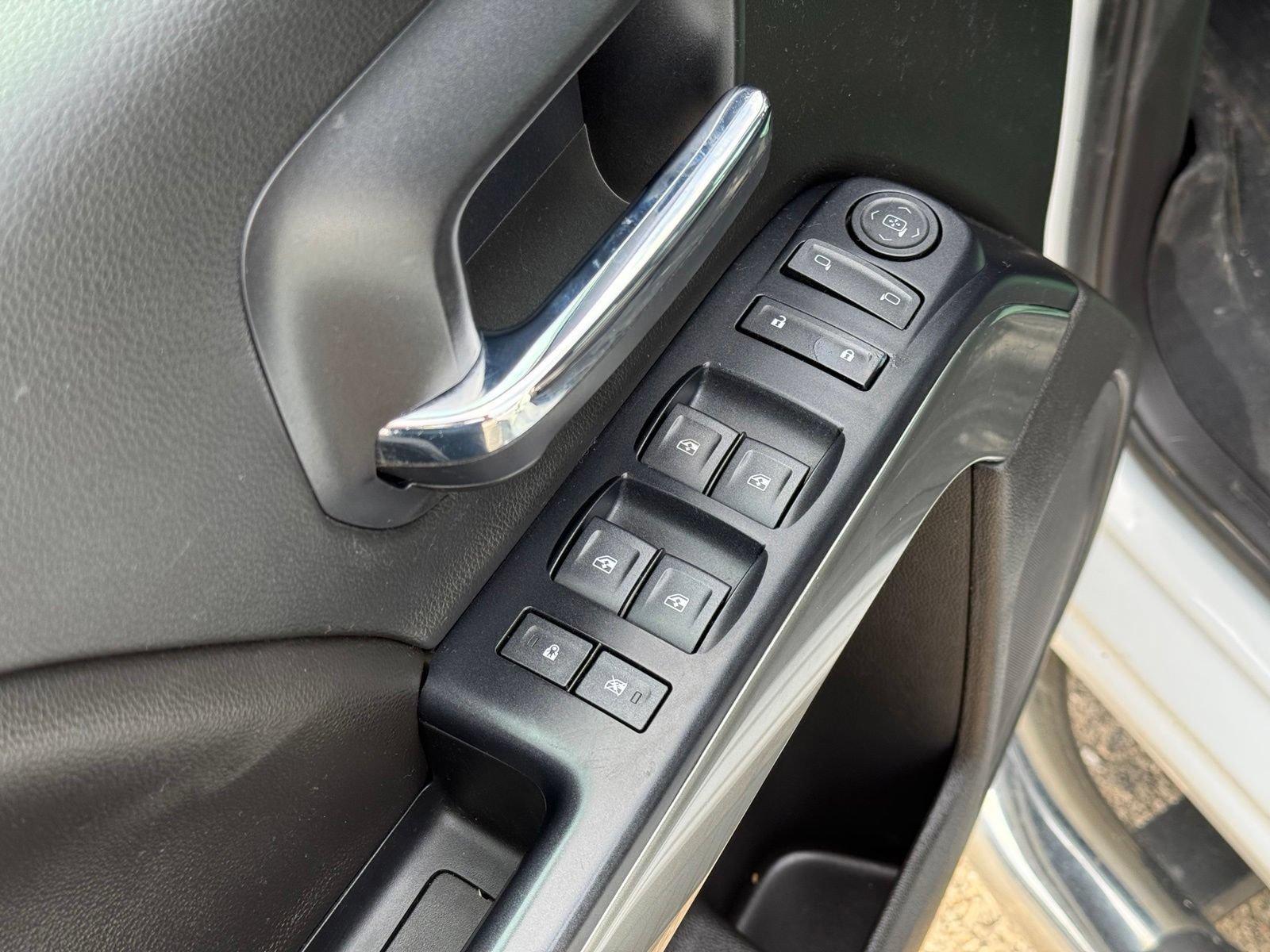 Used 2018 Chevrolet Silverado 1500 LT w/ All Star Edition AWD/4WD image 11