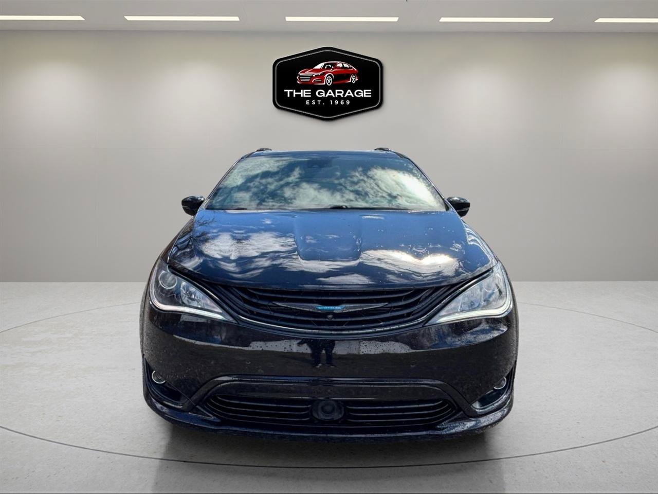 Used 2019 Chrysler Pacifica Limited w/ Advanced Safetytec Group FWD image 4