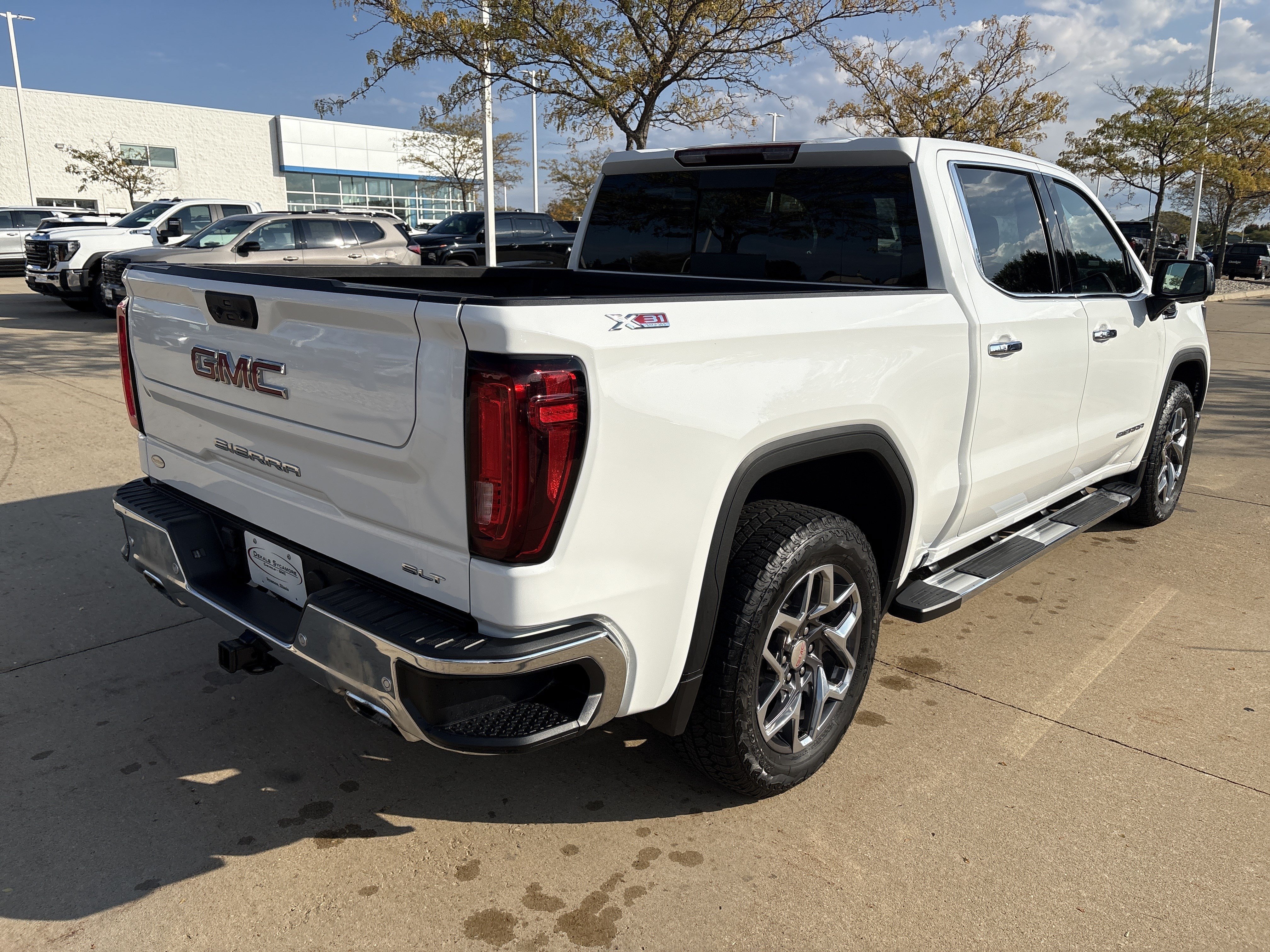 Used 2025 GMC Sierra 1500 SLT w/ SLT Premium Plus Package AWD/4WD image 10