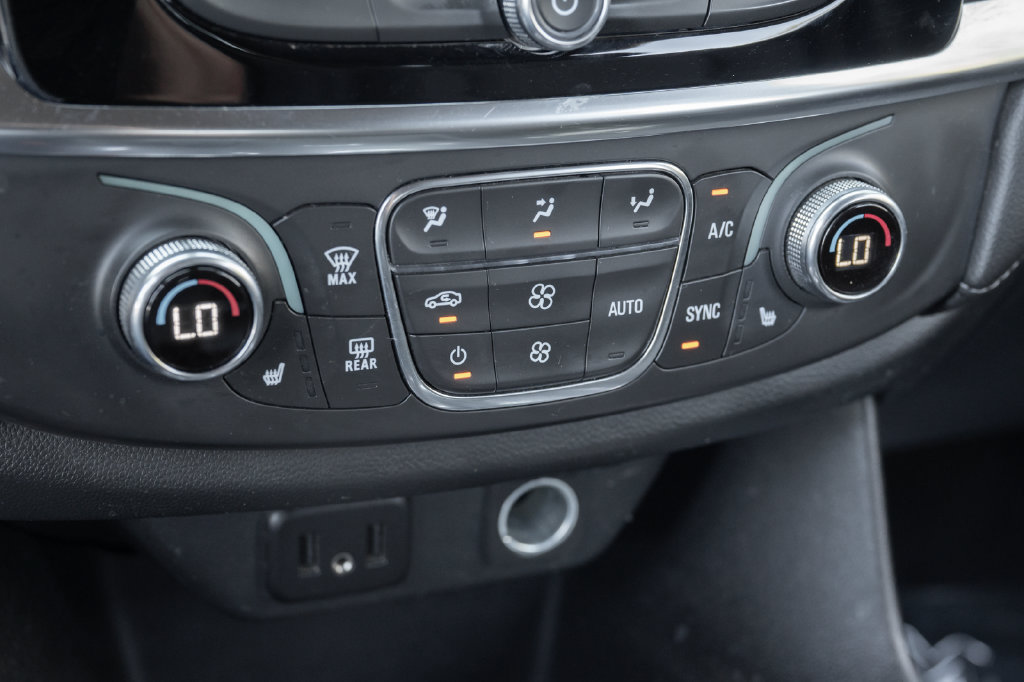 Used 2023 Chevrolet Traverse LT FWD image 31