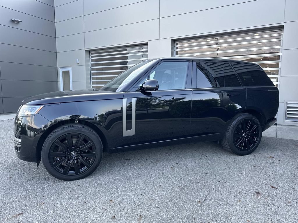 Certified 2025 Land Rover Range Rover SE AWD/4WD image 3