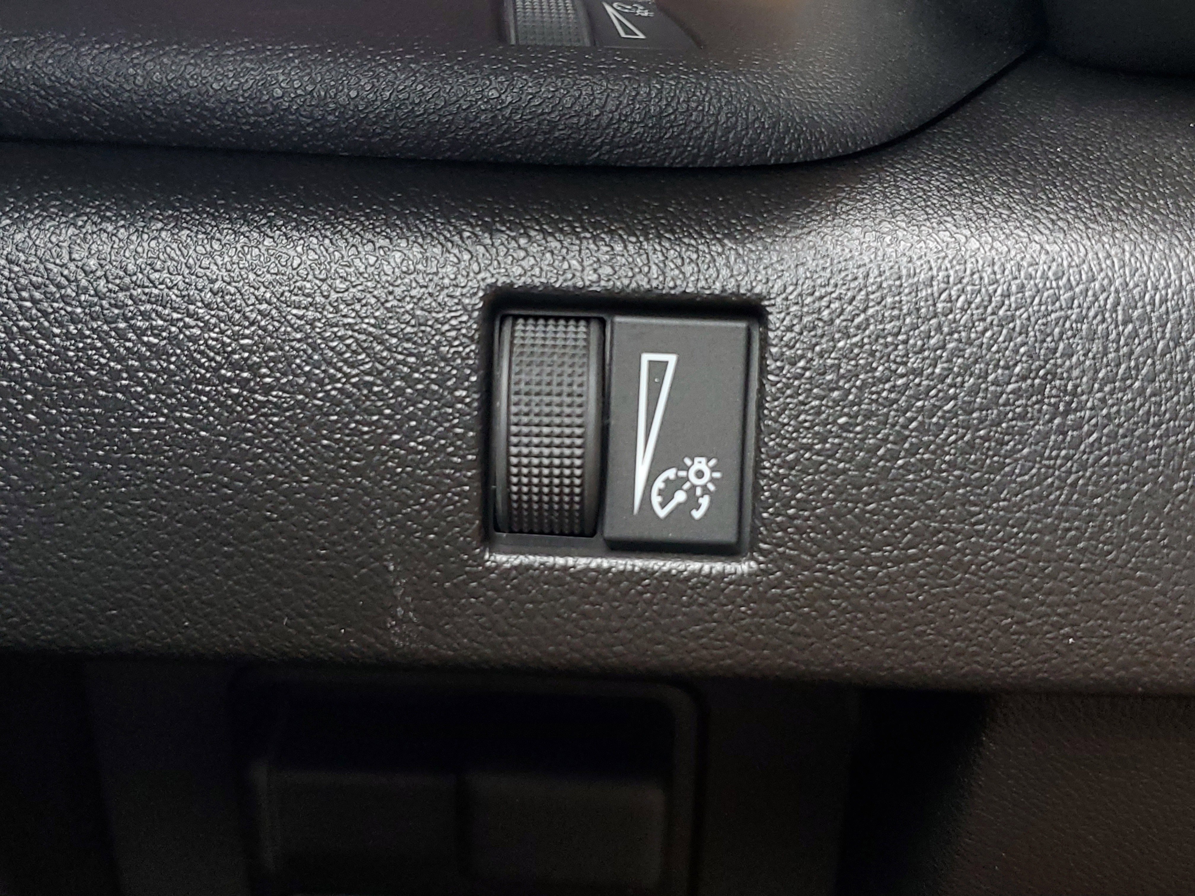 New 2025 GMC Canyon Elevation w/ Convenience Package image 34