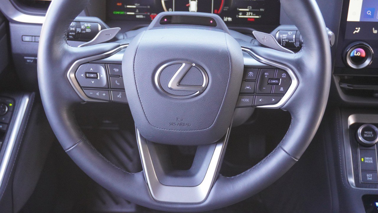 Used 2025 Lexus GX 550 w/ Accessory Package (2T) AWD/4WD image 32