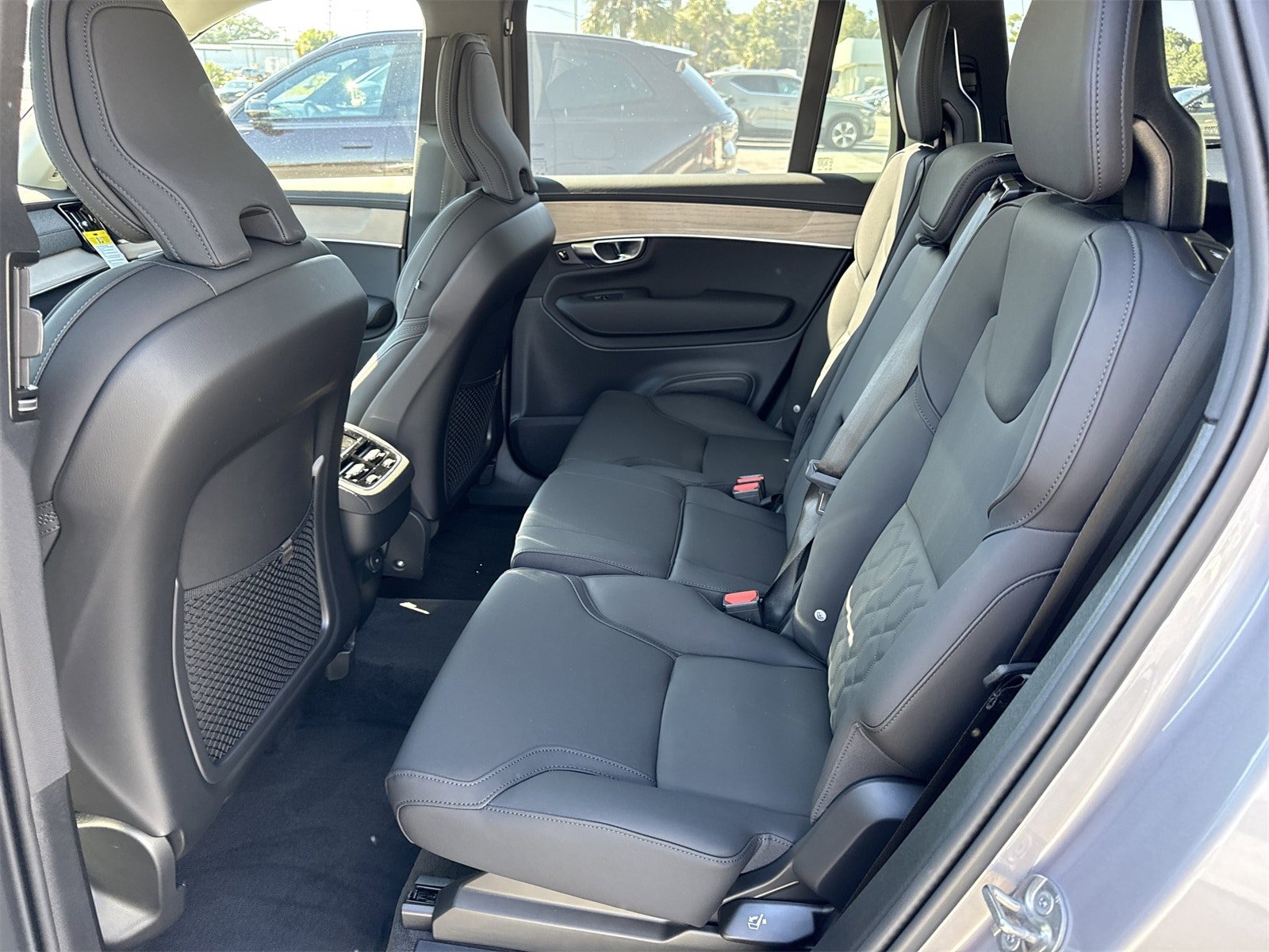 New 2026 Volvo XC90 B5 Plus w/ Protection Package Premier AWD/4WD image 12