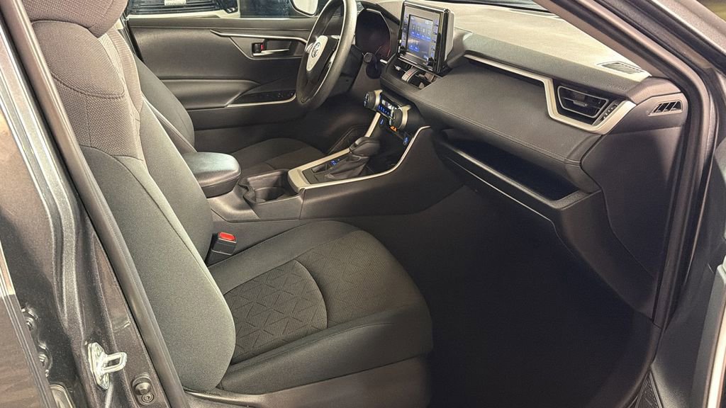Used 2021 Toyota RAV4 XLE w/ Convenience Package image 10