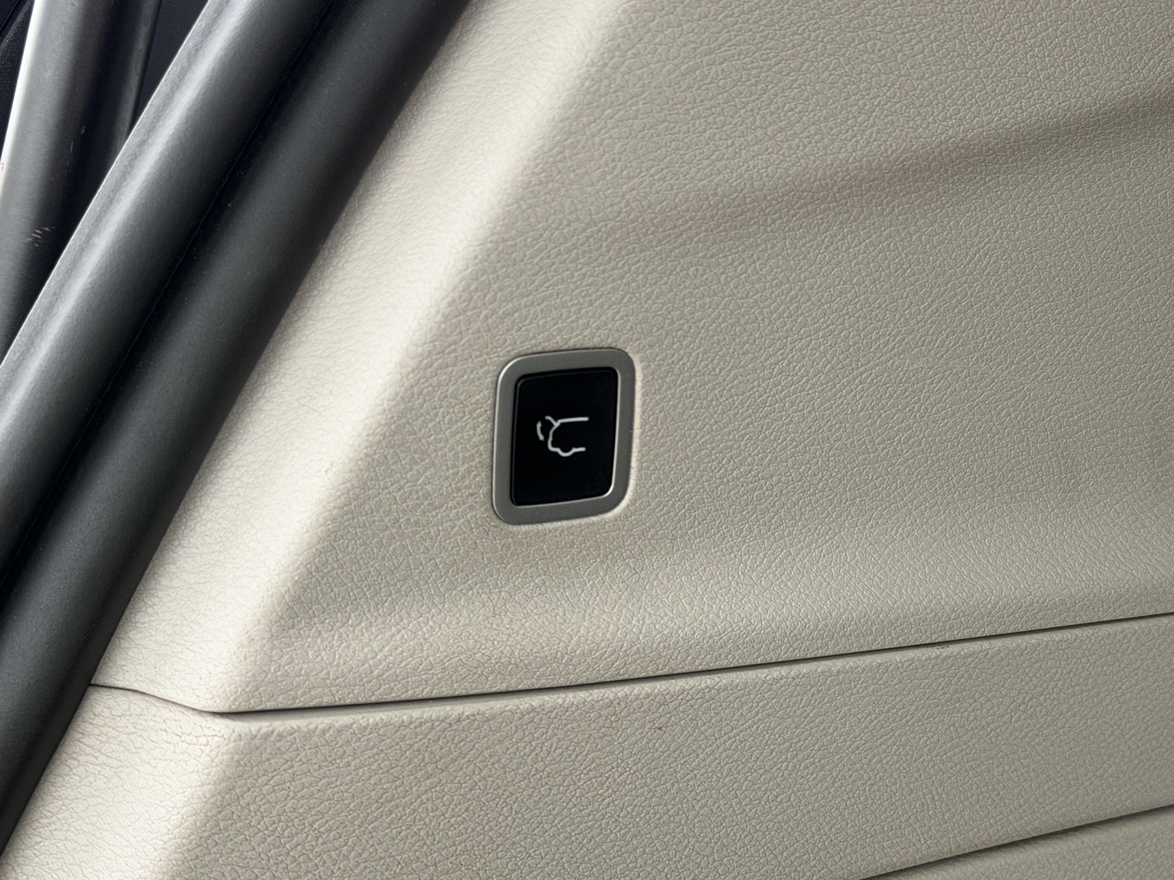 Used 2024 Chrysler Pacifica Limited FWD image 9