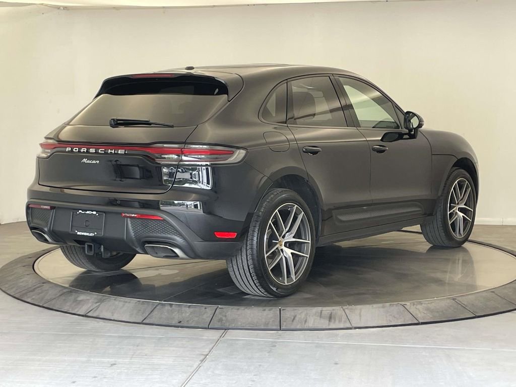 Certified 2025 Porsche Macan image 7