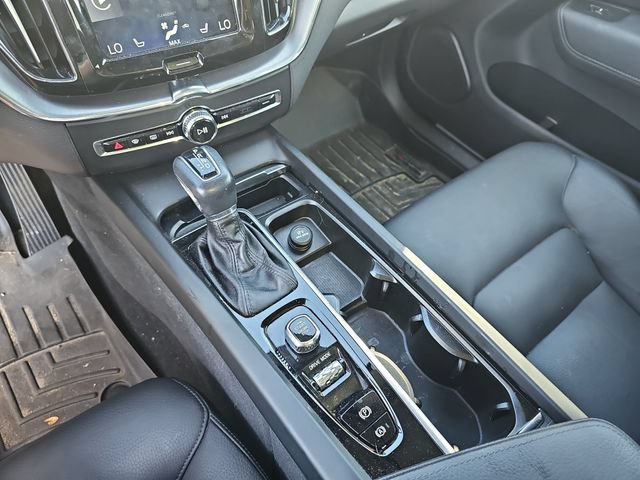 Used 2019 Volvo XC60 T6 Momentum w/ Multimedia Package AWD/4WD image 22