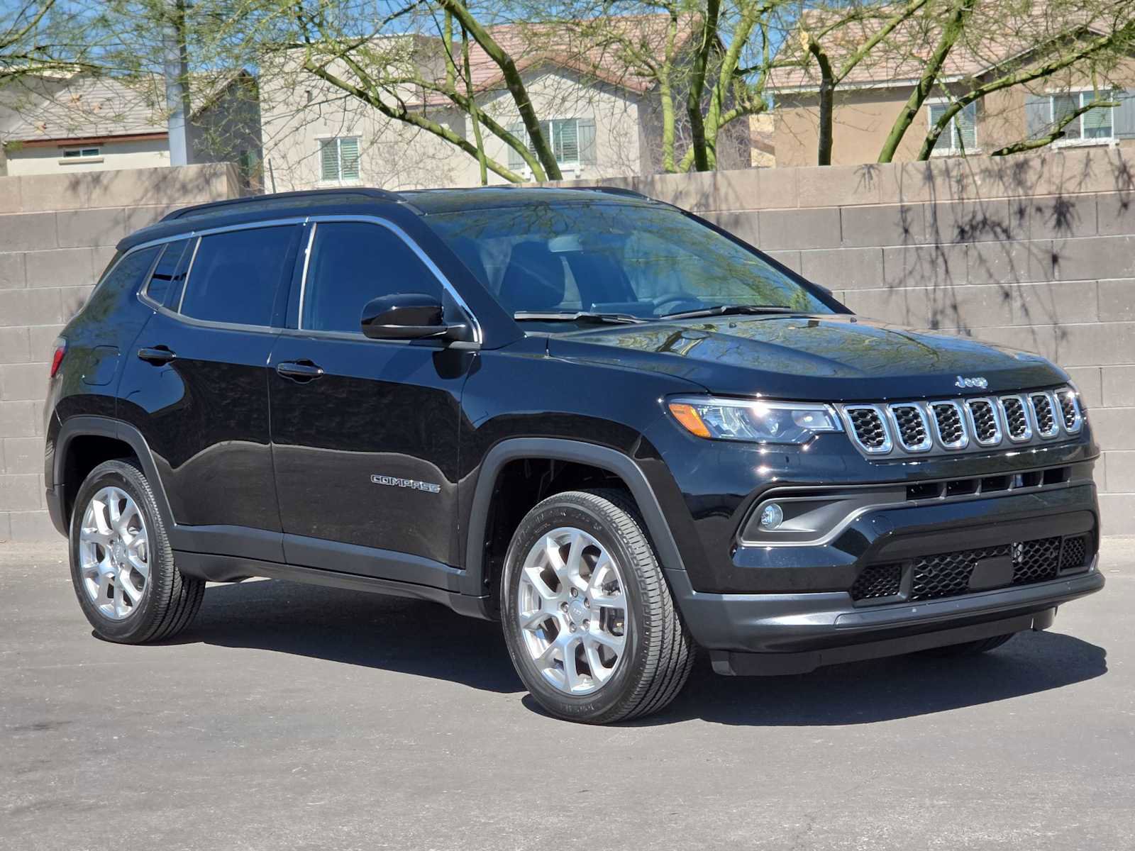 Used 2024 Jeep Compass Latitude image 3