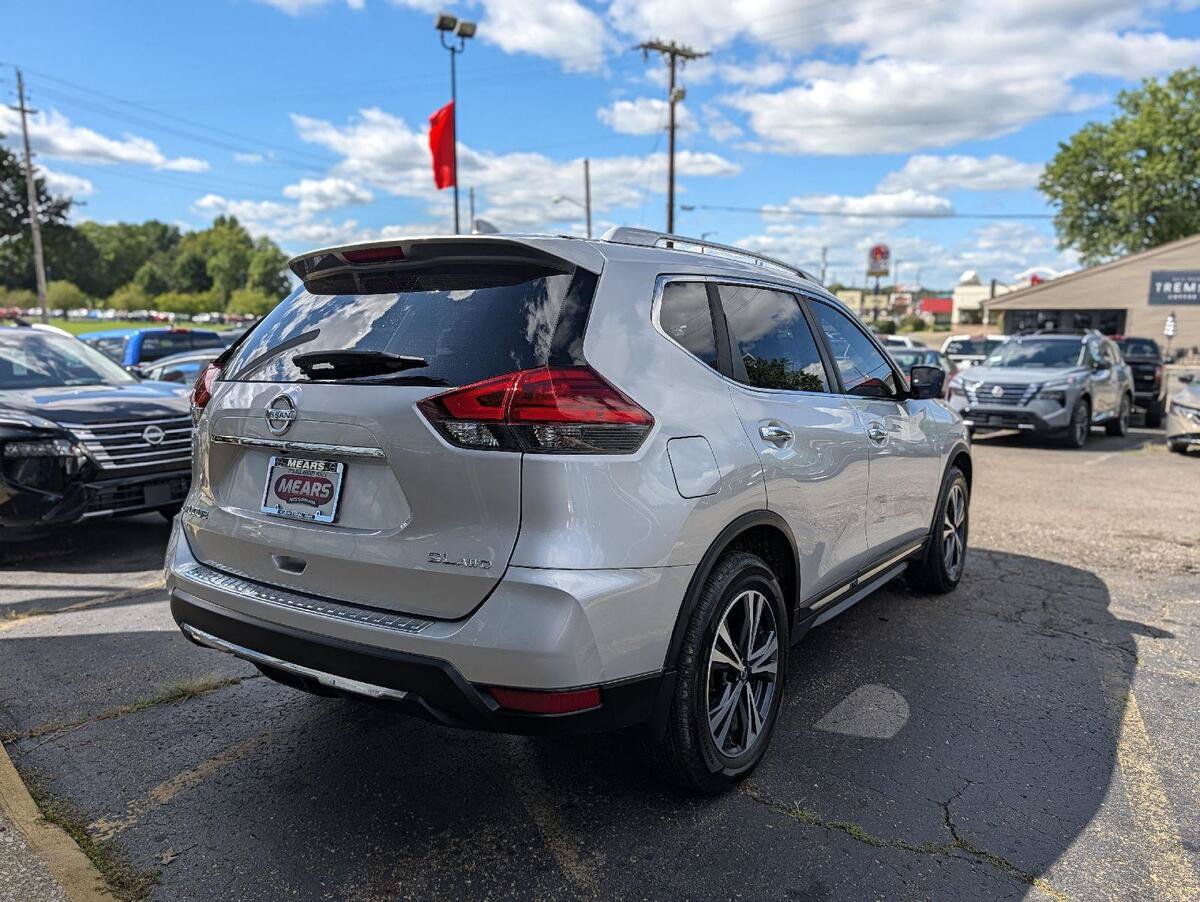 Used 2017 Nissan Rogue SL w/ SL Premium Package AWD/4WD image 10
