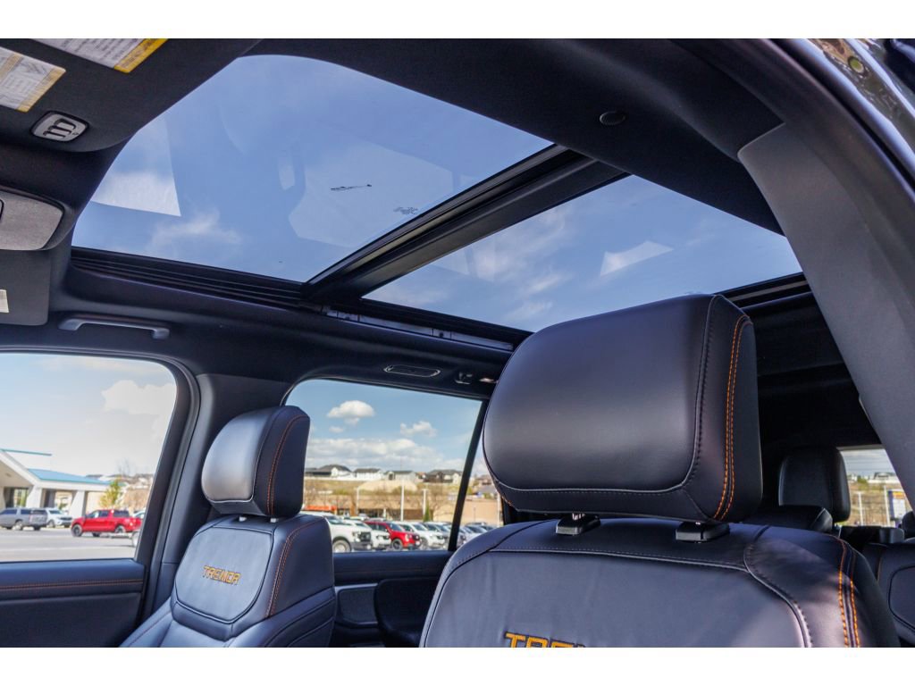 Used 2025 Ford Expedition Tremor AWD/4WD image 19