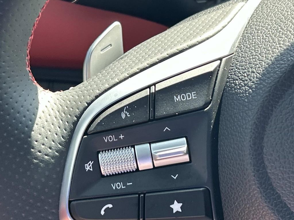 Used 2023 Genesis G70 2.0T w/ Sport Prestige Package image 31