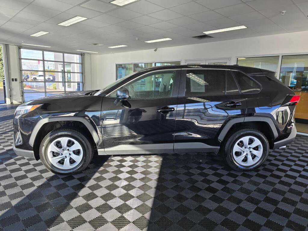 Used 2025 Toyota RAV4 LE image 6