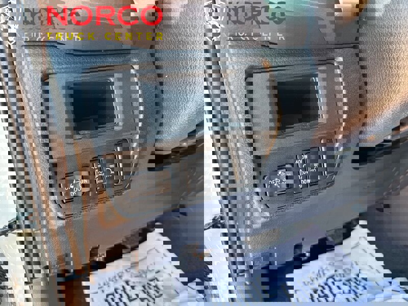 Used 2018 Toyota Tacoma TRD Sport w/ Technology Package image 23