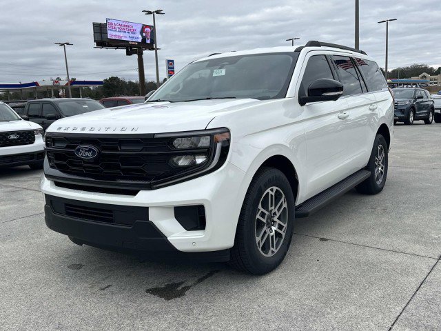 New 2026 Ford Expedition Active image 3
