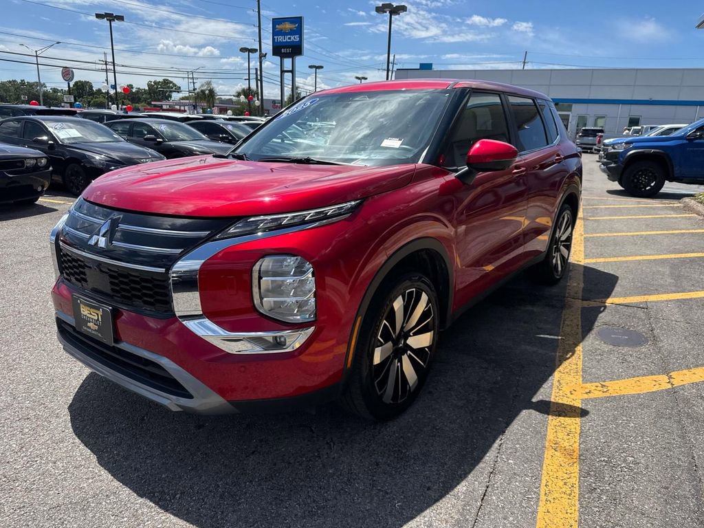 Used 2025 Mitsubishi Outlander SE image 4