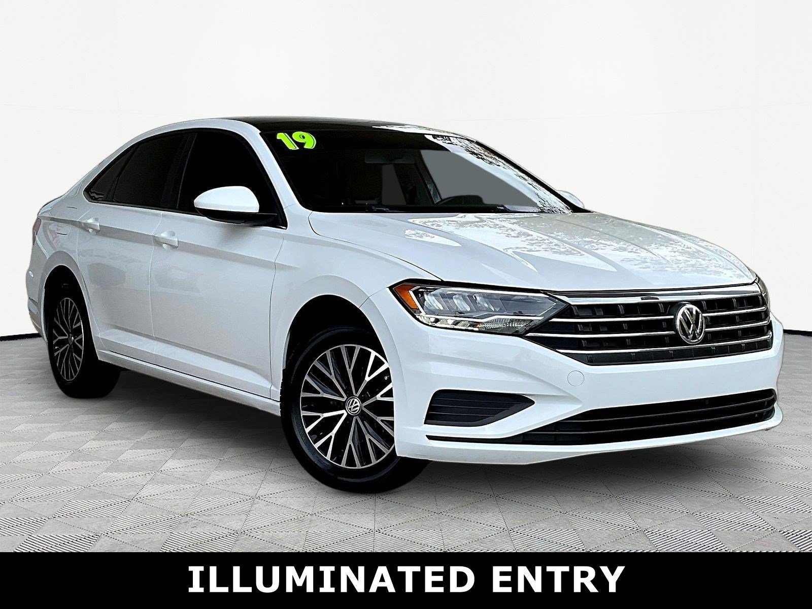 Used 2019 Volkswagen Jetta SE w/ Cold Weather Package FWD image 3
