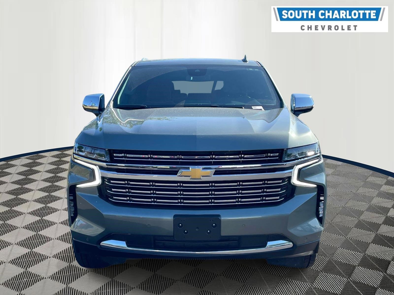 Used 2023 Chevrolet Suburban Premier AWD/4WD image 2
