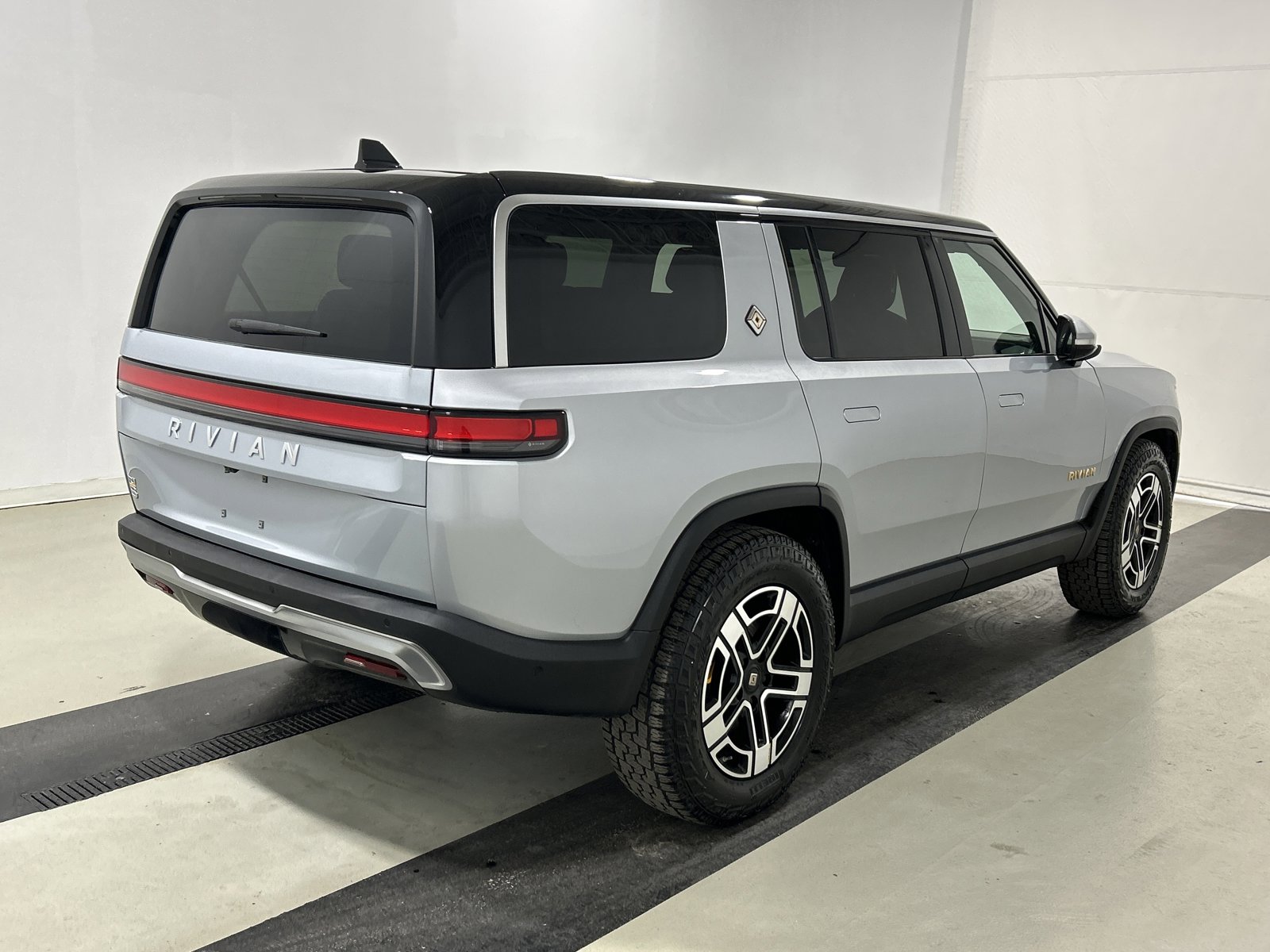 Used 2022 Rivian R1S Launch Edition AWD/4WD image 5