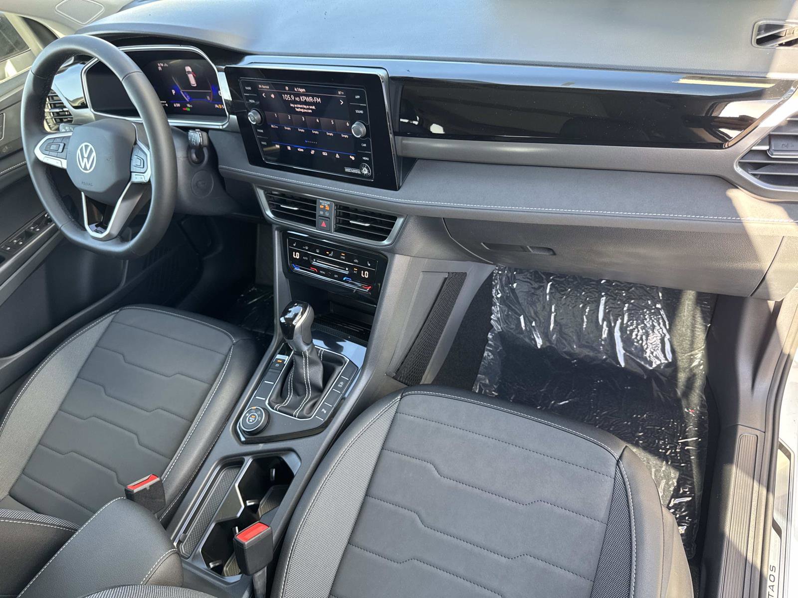 New 2026 Volkswagen Taos SE image 29