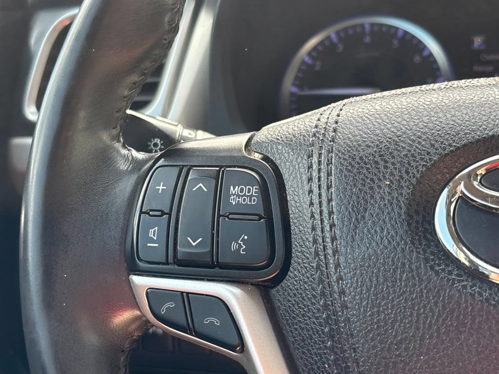 Used 2019 Toyota Highlander Limited FWD image 21