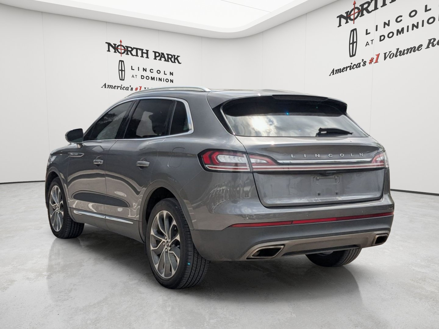 Used 2022 Lincoln Nautilus Reserve FWD image 5