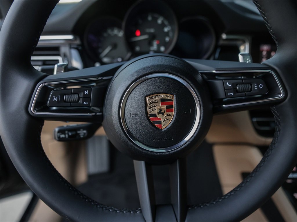 Used 2025 Porsche Macan image 16