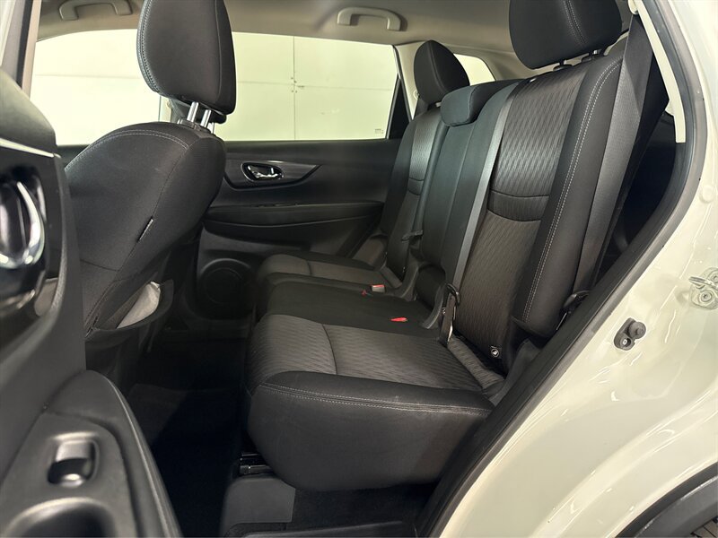 Used 2018 Nissan Rogue SV AWD/4WD image 10