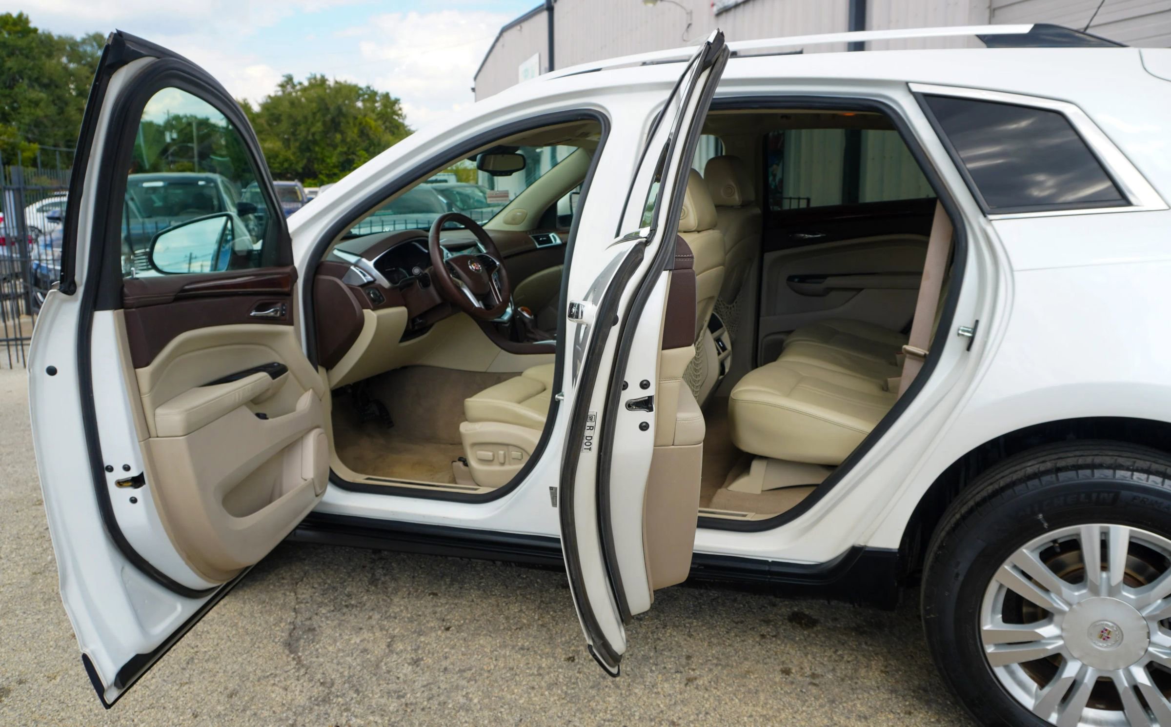 Used 2016 Cadillac SRX Luxury w/ Driver Awareness Package image 13