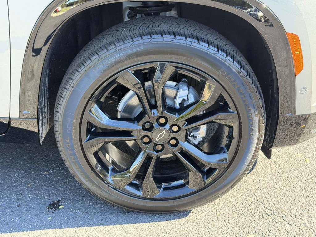 New 2027 Chevrolet Traverse RS w/ LPO, Floor Liner Package AWD/4WD image 25
