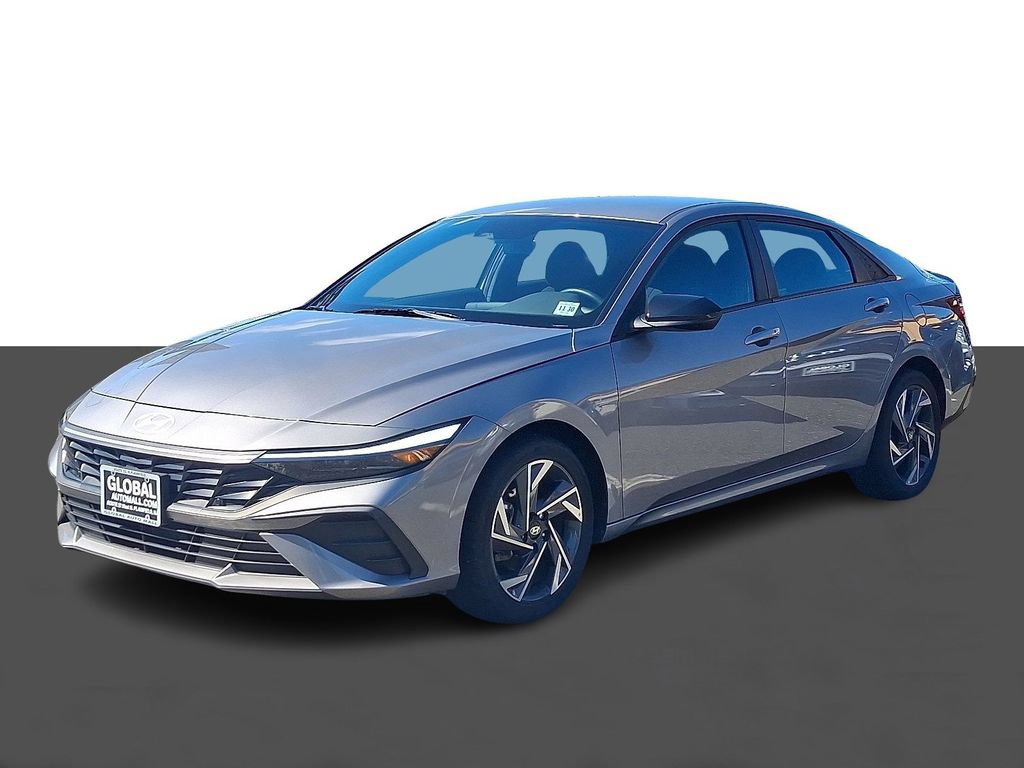 Used 2025 Hyundai Elantra SEL w/ Cargo Package FWD image 3