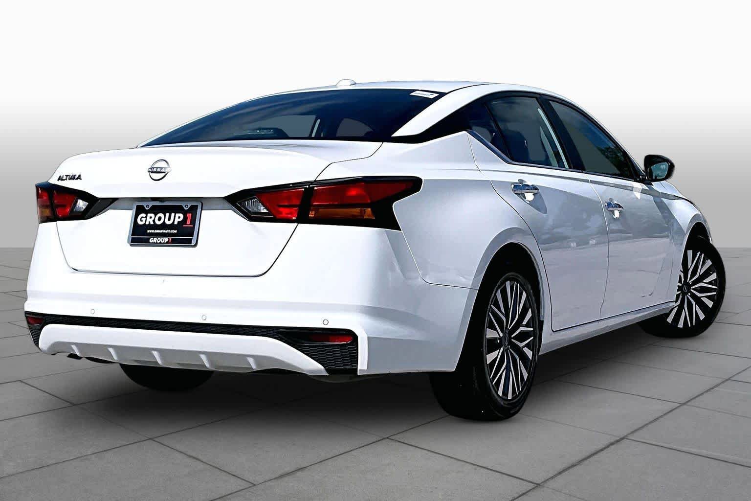 Used 2025 Nissan Altima 2.5 SV FWD image 13