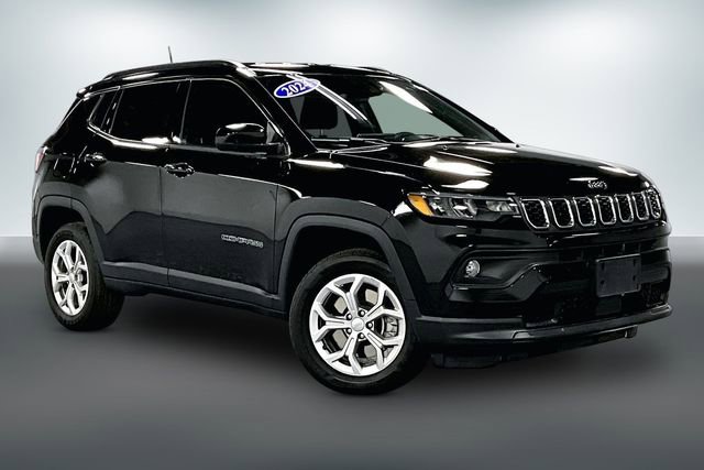 Used 2024 Jeep Compass Latitude image 1