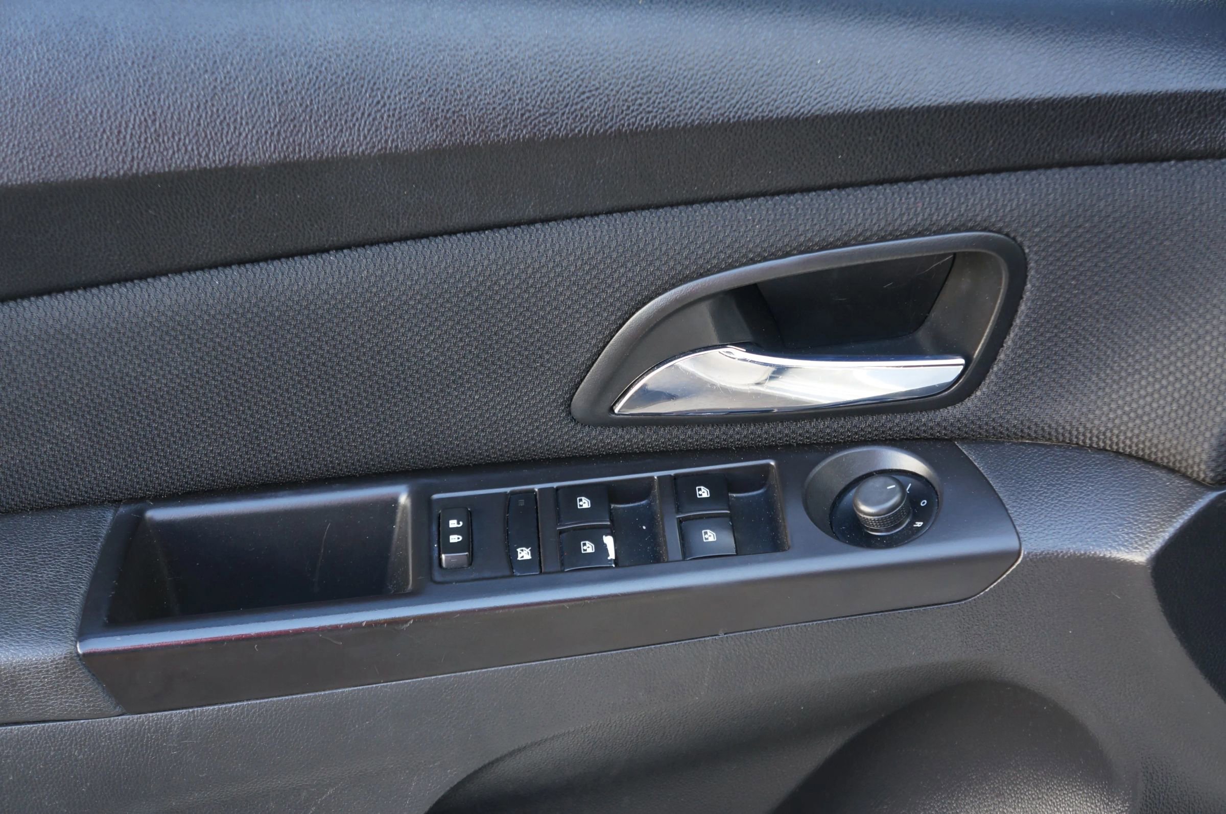 Used 2015 Chevrolet Cruze LT w/ Sun And Sound Package image 19