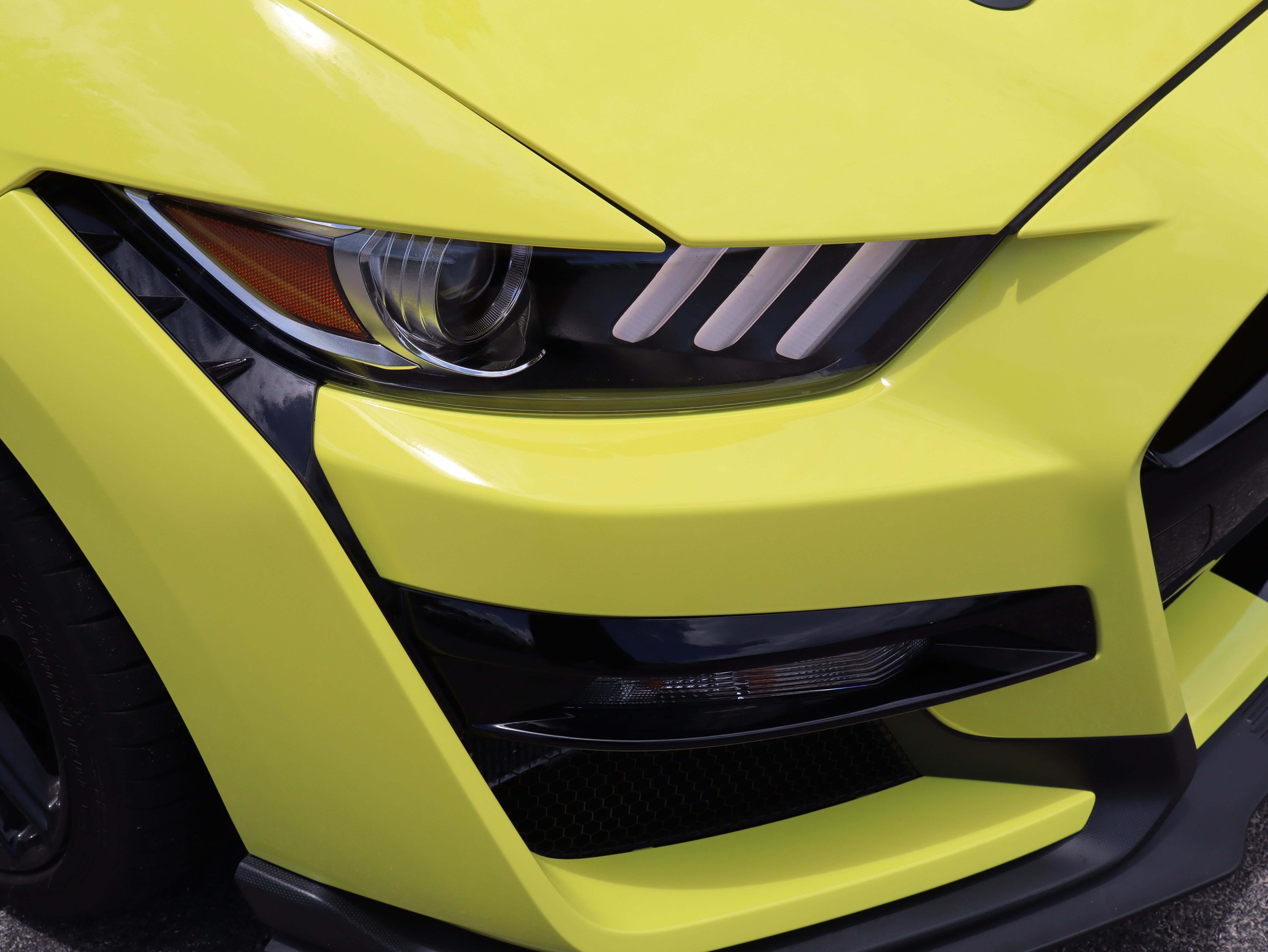 Used 2021 Ford Mustang Shelby GT500 w/ Technology Package RWD image 14
