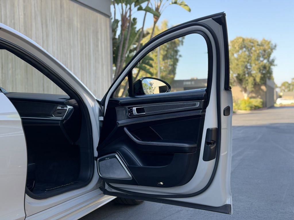 Used 2022 Porsche Panamera Turbo S image 32