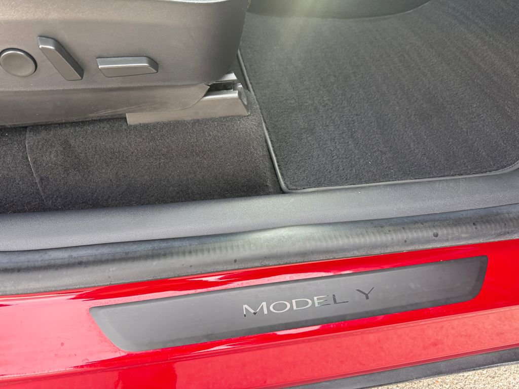 Used 2020 Tesla Model Y Long Range image 15