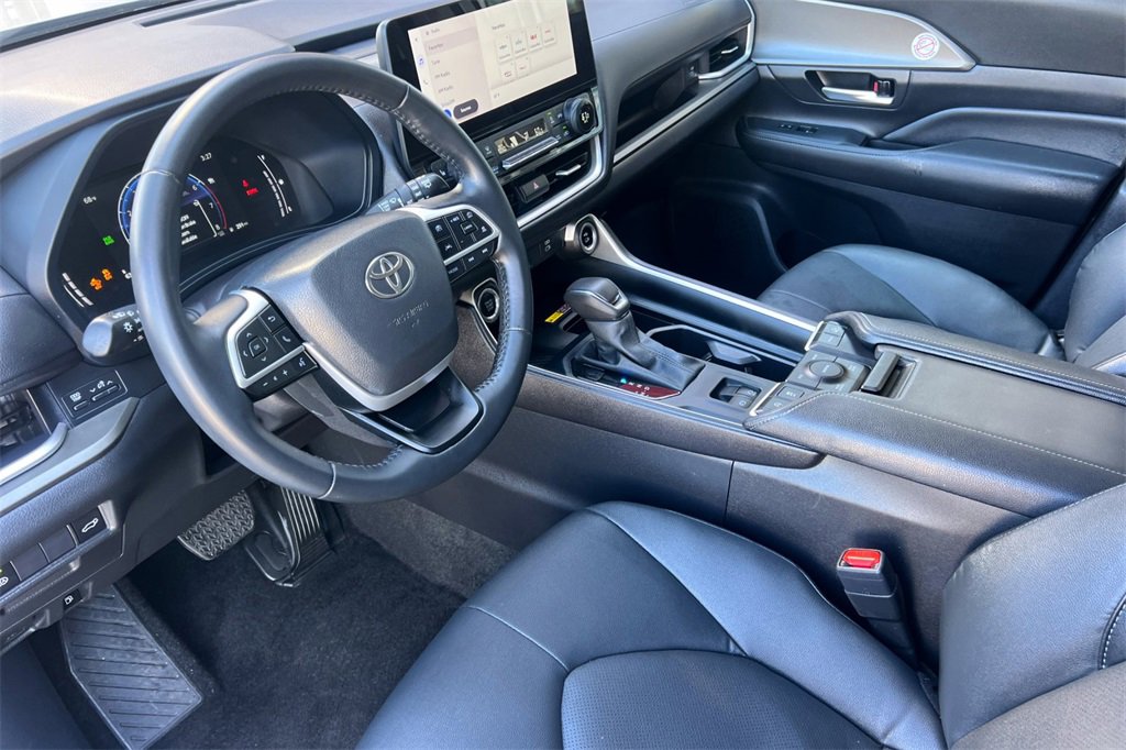 Certified 2025 Toyota Grand Highlander AWD image 12