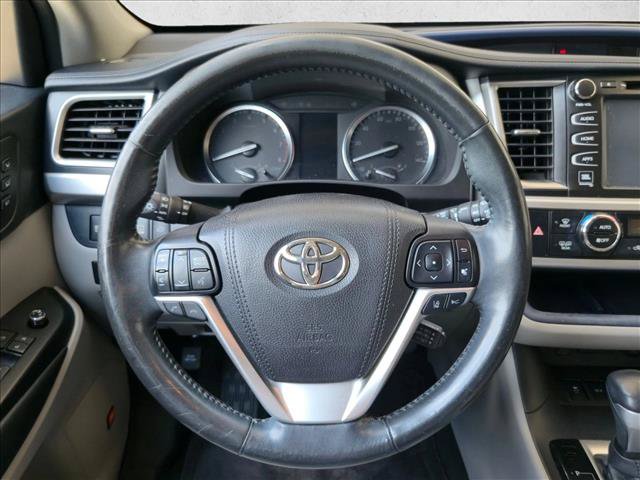 Used 2017 Toyota Highlander Limited Platinum FWD image 12