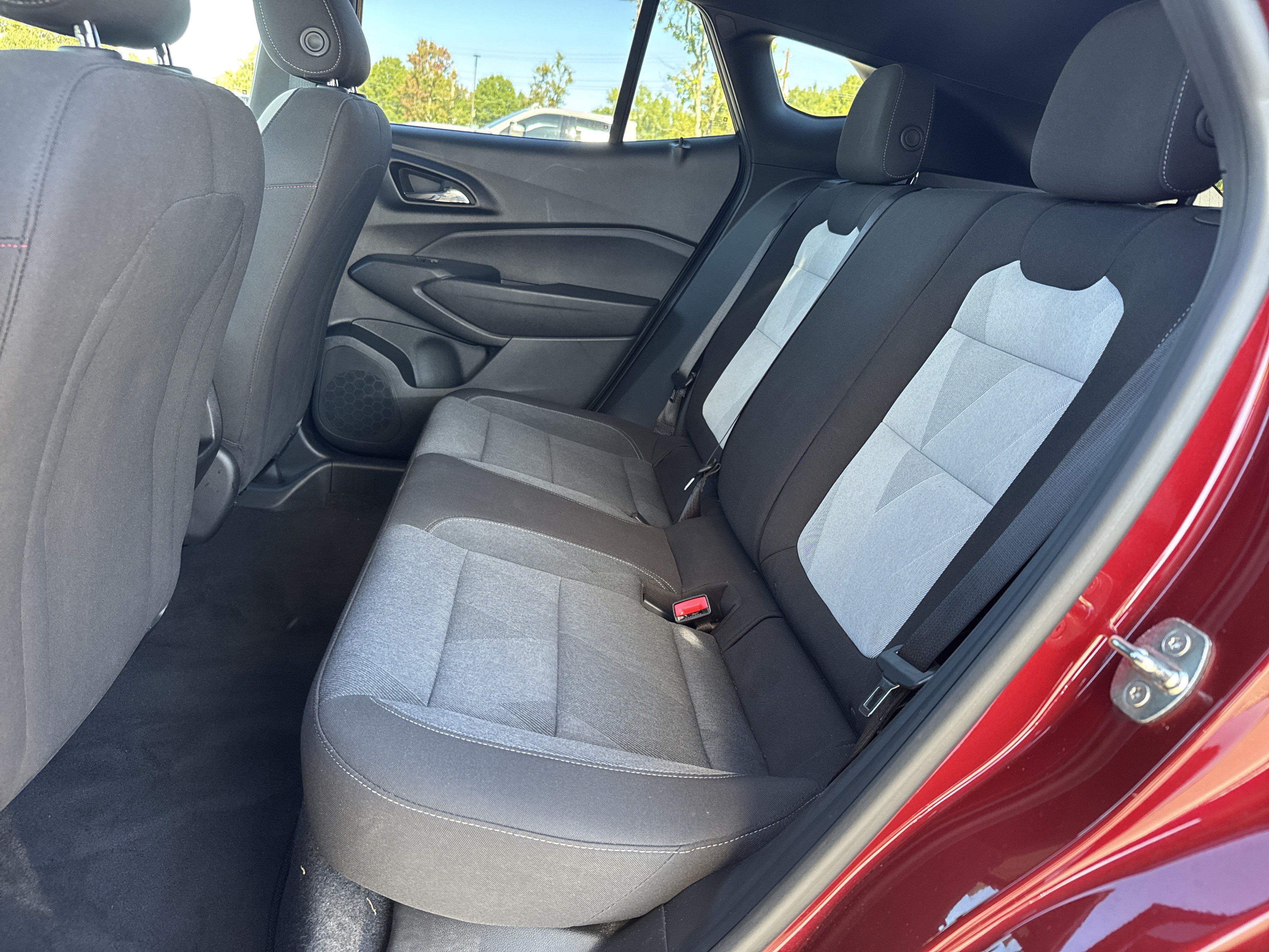 Used 2024 Chevrolet Trax RS w/ Driver Confidence Package FWD image 28