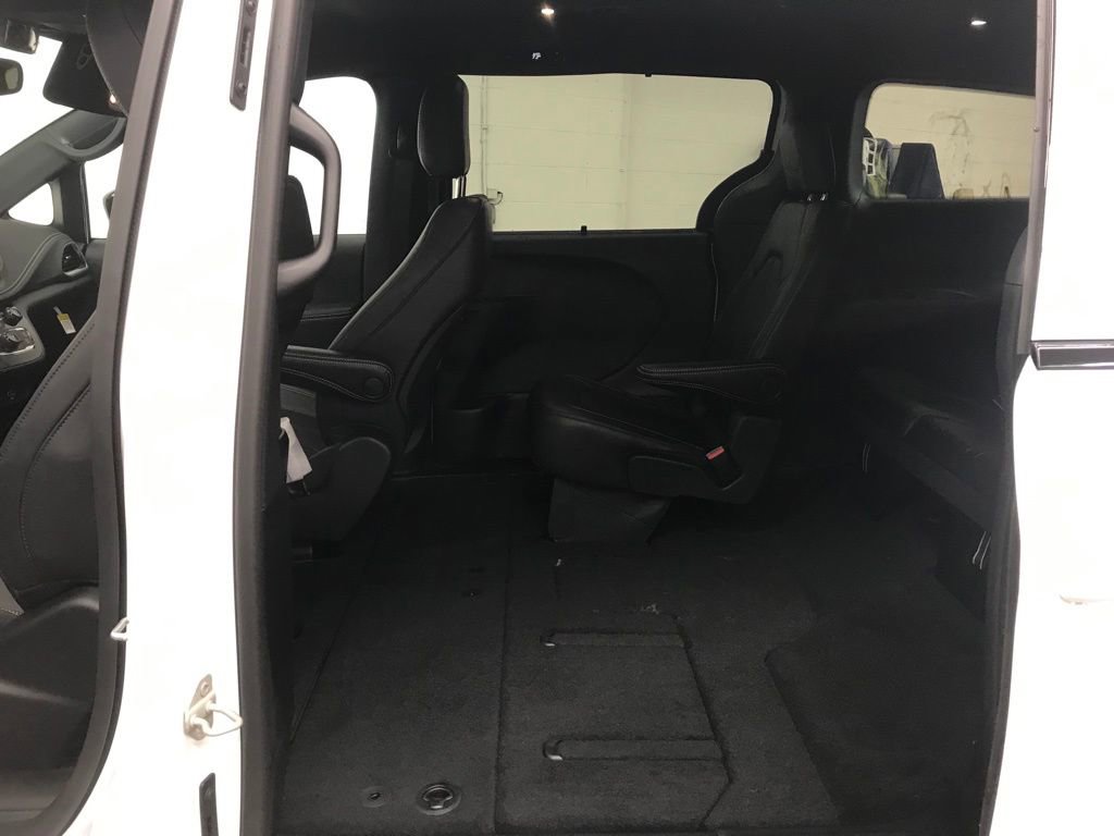 New 2026 Chrysler Pacifica Select w/ S Appearance Package AWD/4WD image 36