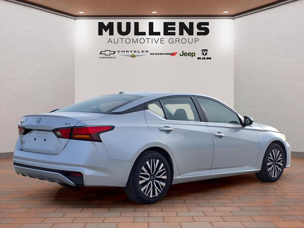 Used 2024 Nissan Altima 2.5 SV FWD image 5