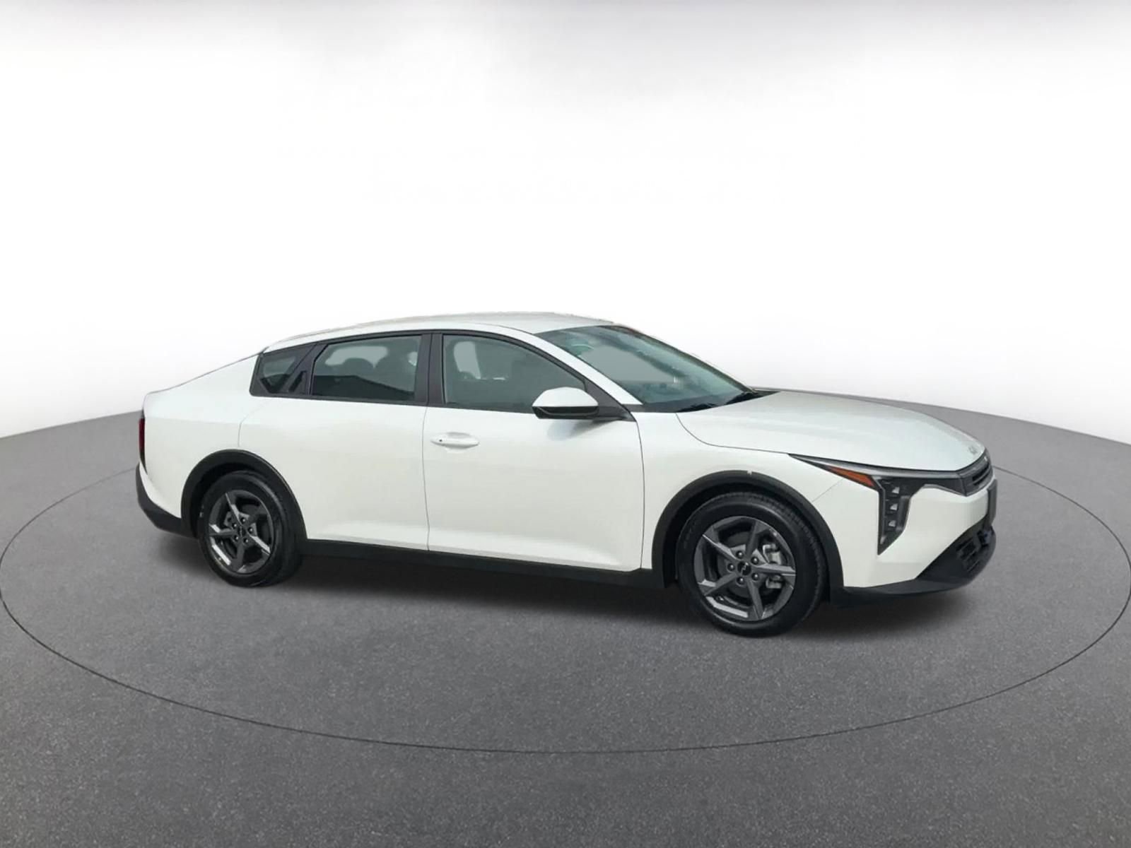 Used 2025 Kia K4 LXS image 2